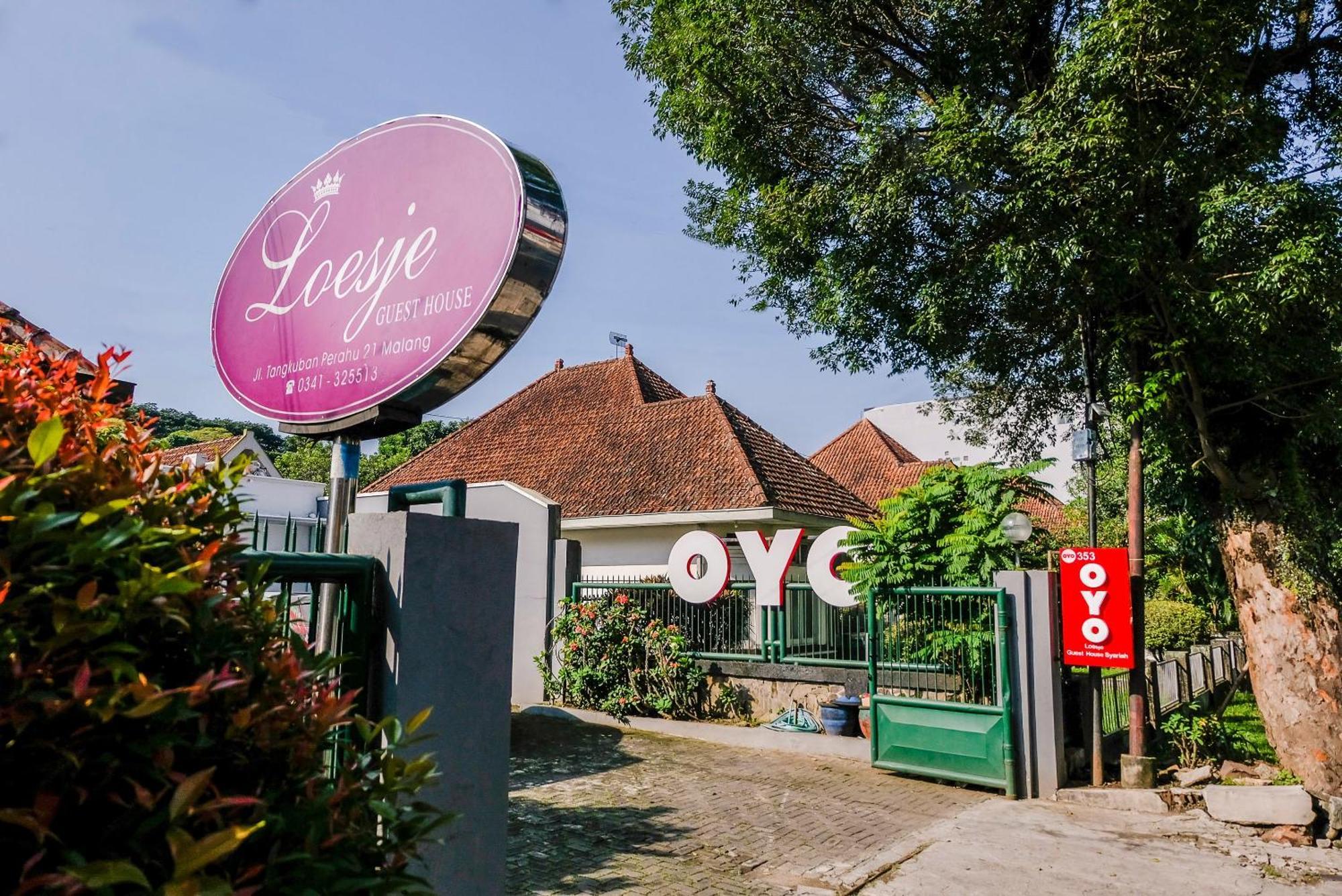 Super Oyo 353 Loesje Guest House Syariah Malang Exterior photo